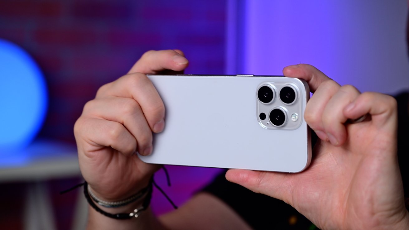 iPhone 16 tlačítko spouště