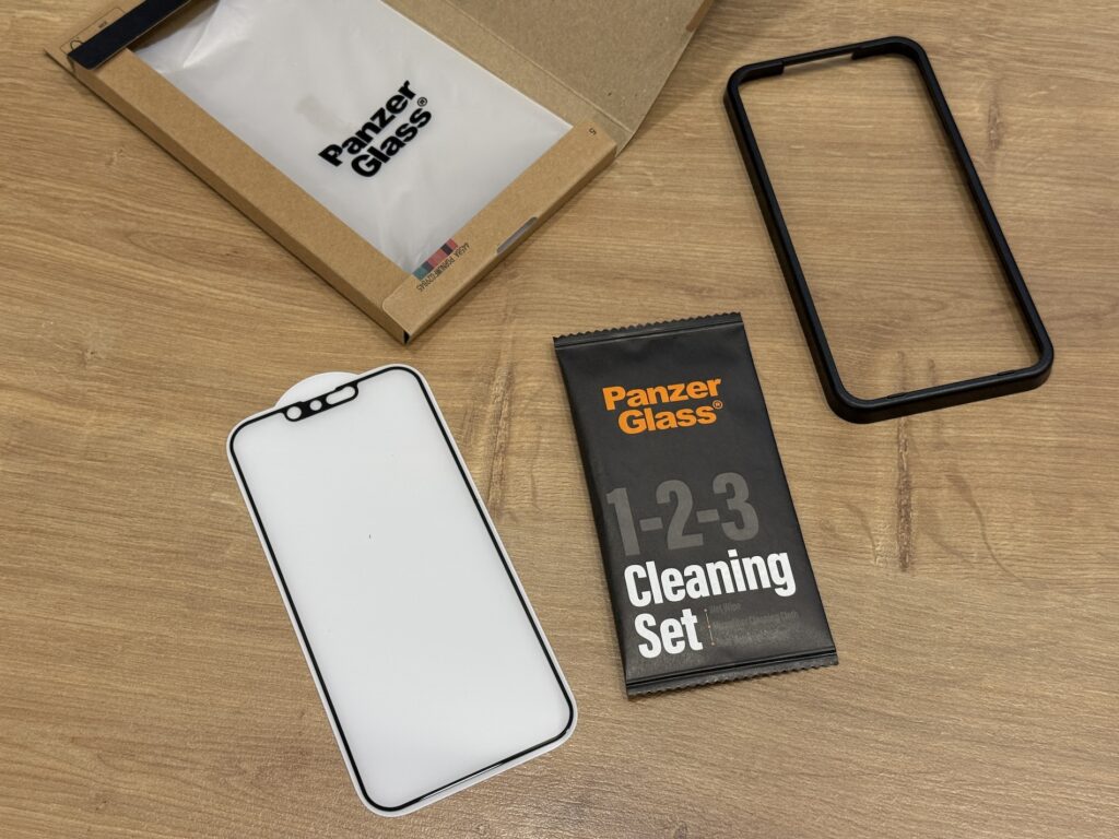 PanzerGlass skla iPhone 16e 33