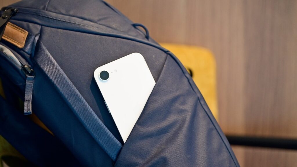 63739-132634-iPhone-16e-in-Backpack-xl