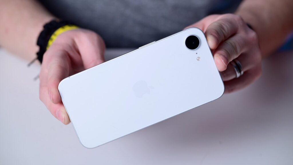 63739-132639-iPhone-16e-in-Hand-xl