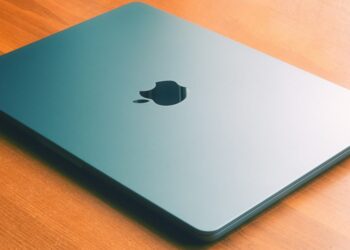macOS Sonoma a Sequoia na displeji Macu