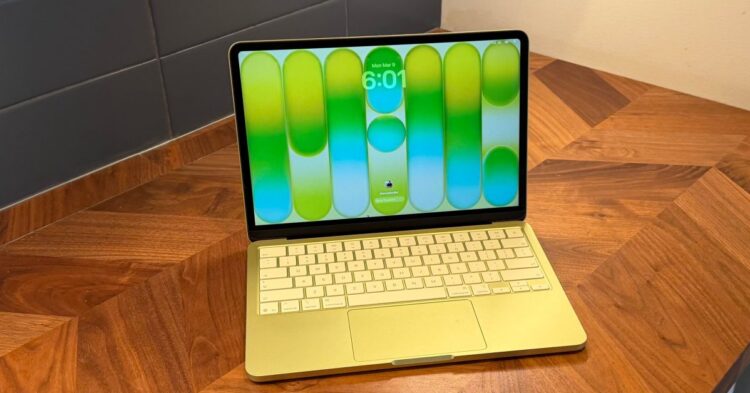 macOS 26.4 upozornění na pomalou nabíječku pro MacBook