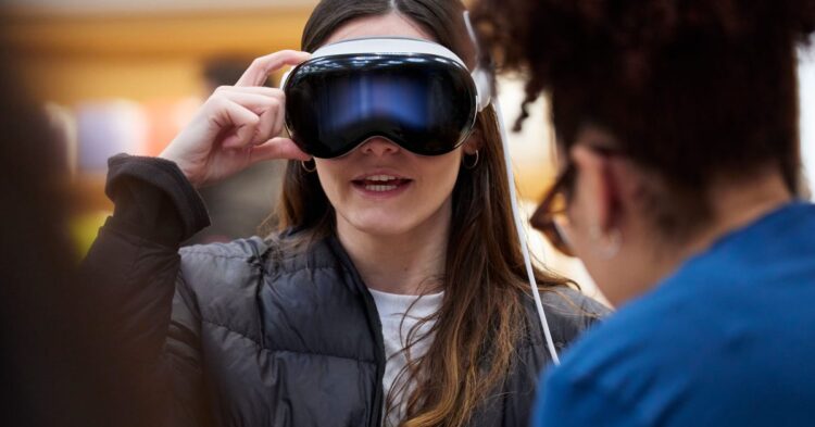 Vision Pro vystavené v Apple Store