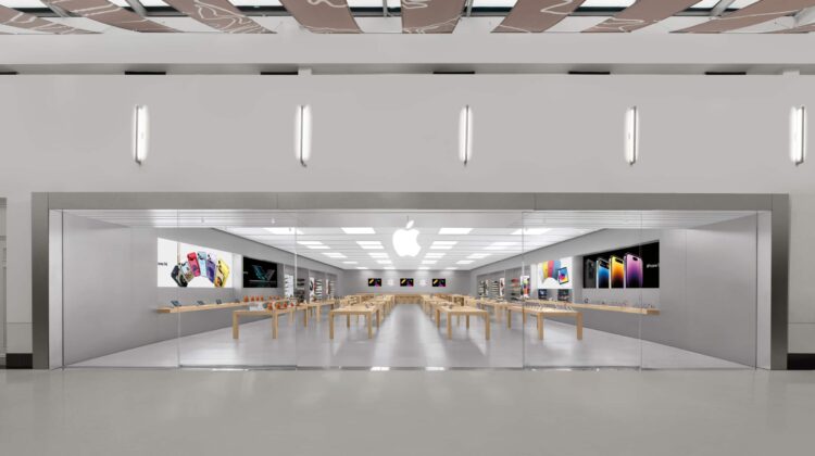 Uzavřená prodejna Apple Store v nákupním centru