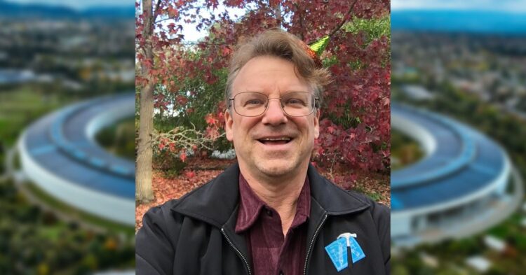 Chris Espinosa jako zaměstnanec Apple č. 8