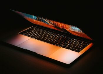 MacBook Pro s OLED displejem