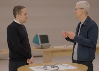 Tim Cook s prototypy iPodu a iPhonu ve videu k výročí Applu