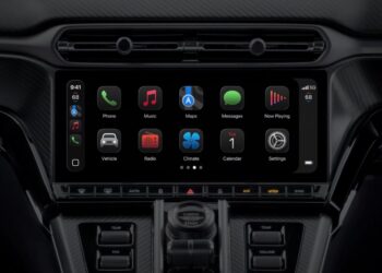 CarPlay v autě s aplikacemi ChatGPT a Google Meet