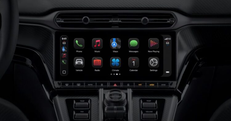 CarPlay v autě s aplikacemi ChatGPT a Google Meet