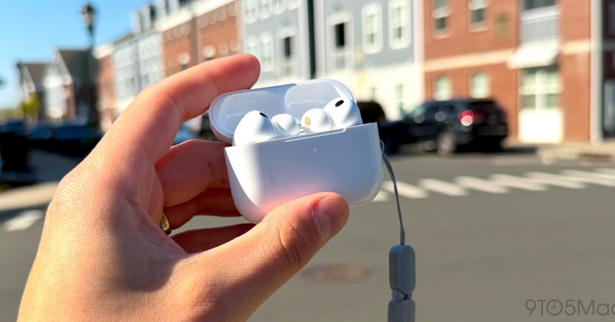 AirPods Pro 3 s pouzdrem na stole