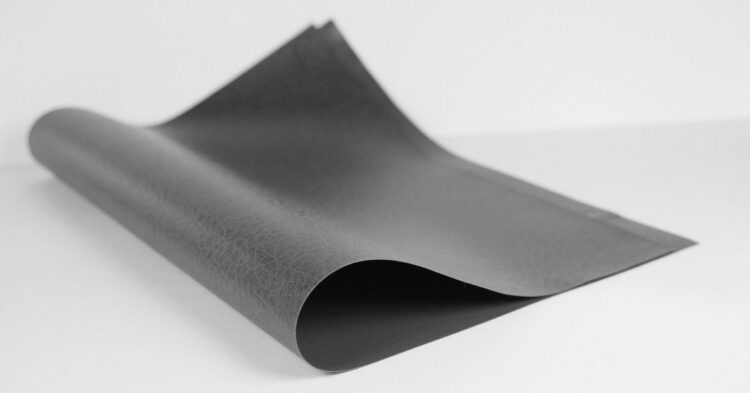 Falešné unboxing video údajného iPhone Fold