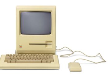 Video se startup zvuky Maců od Apple I po současnost