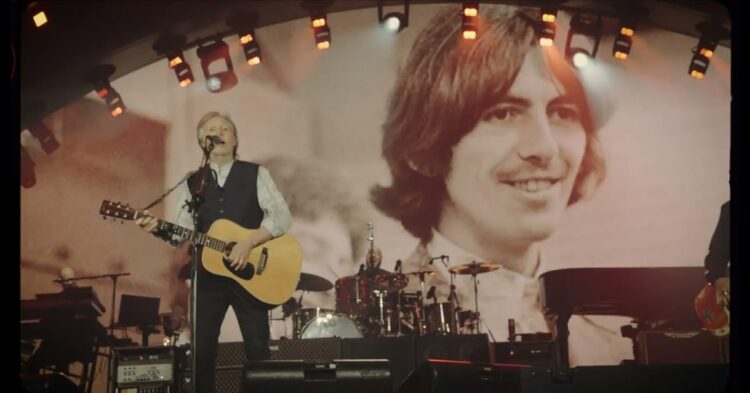 Paul McCartney v zákulisí koncertu v Apple Parku