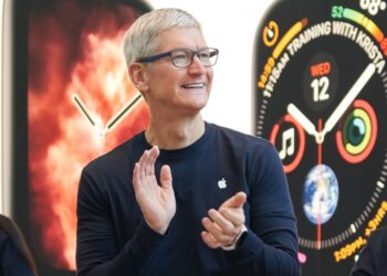 Tim Cook na setkání zaměstnanců Applu mluví o Apple Maps a Apple Watch