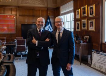 Tim Cook při jednání ve Washingtonu před změnou vedení Apple