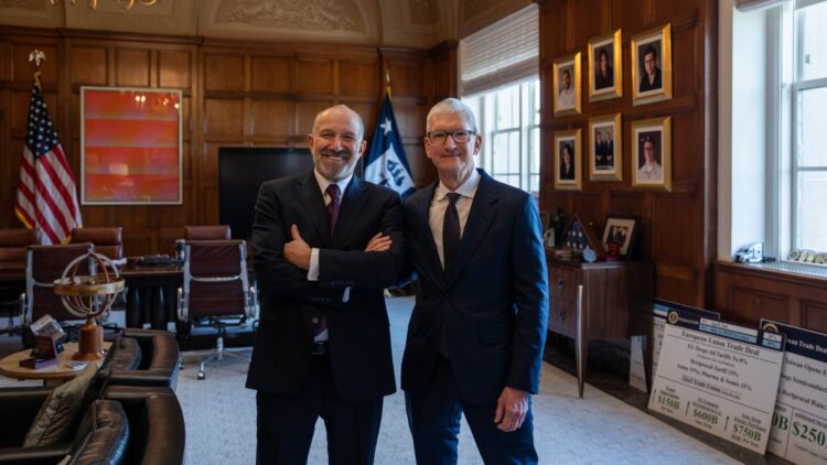 Tim Cook při jednání ve Washingtonu před změnou vedení Apple
