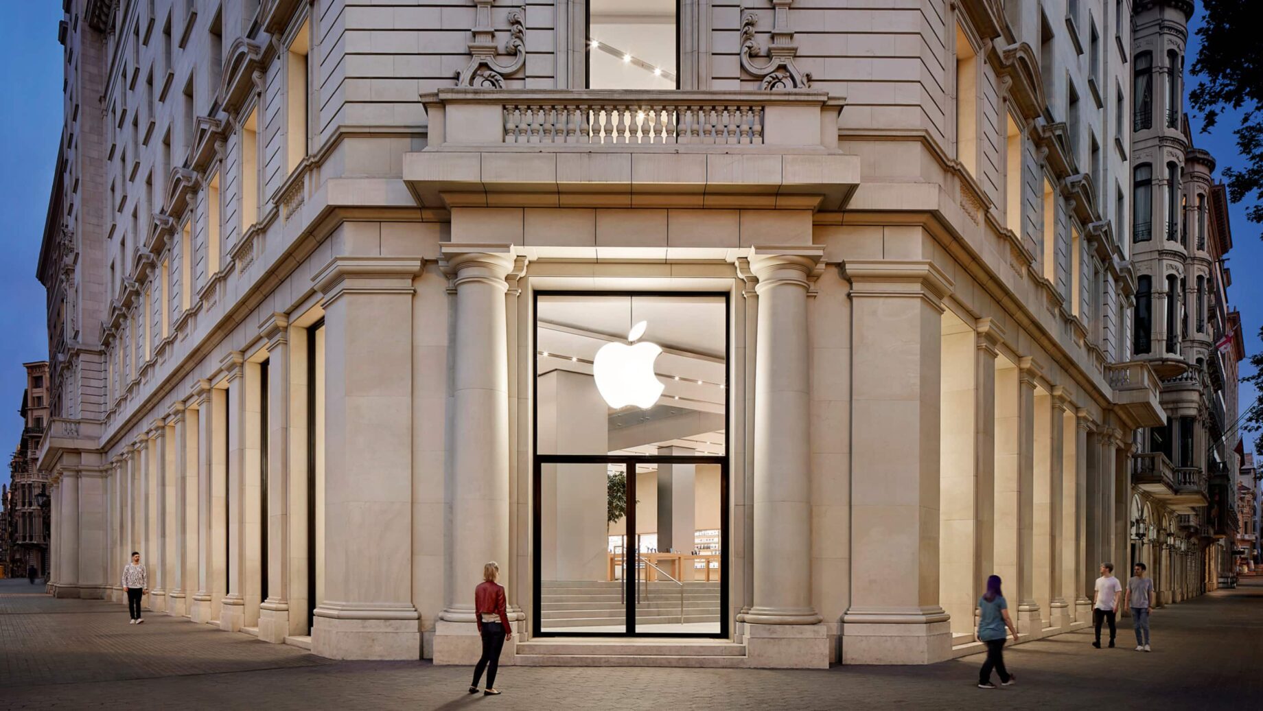 Zrekonstruovaný Apple Store Passeig de Gràcia v Barceloně