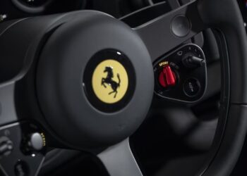 Ferrari Luce s designem od Jonyho Ivea