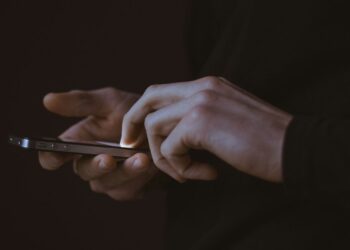 iPhone s Apple ověřením věku v Británii