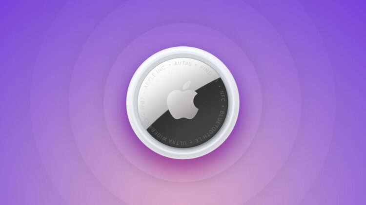 AirTag vedle iPhonu a téma žalob kvůli stalkingu