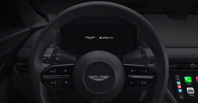 CarPlay Ultra v autě na displeji palubní desky