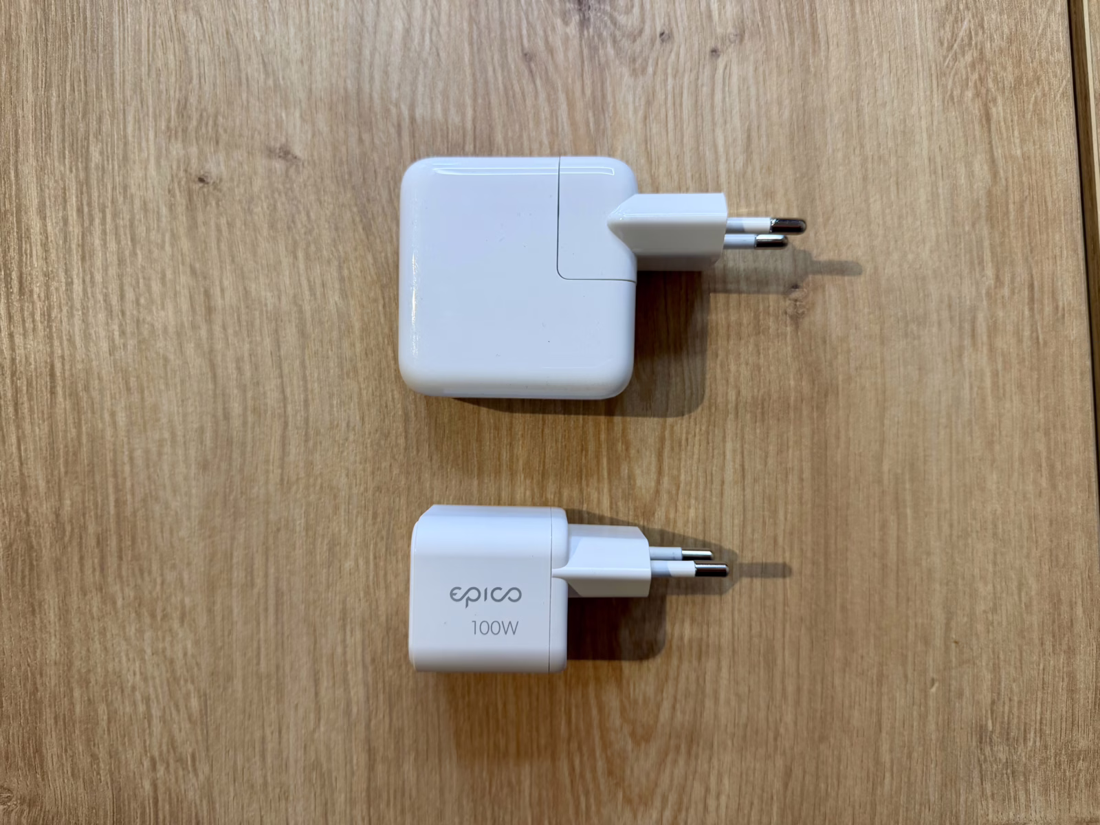 Epico vs. Apple 30W adaptér