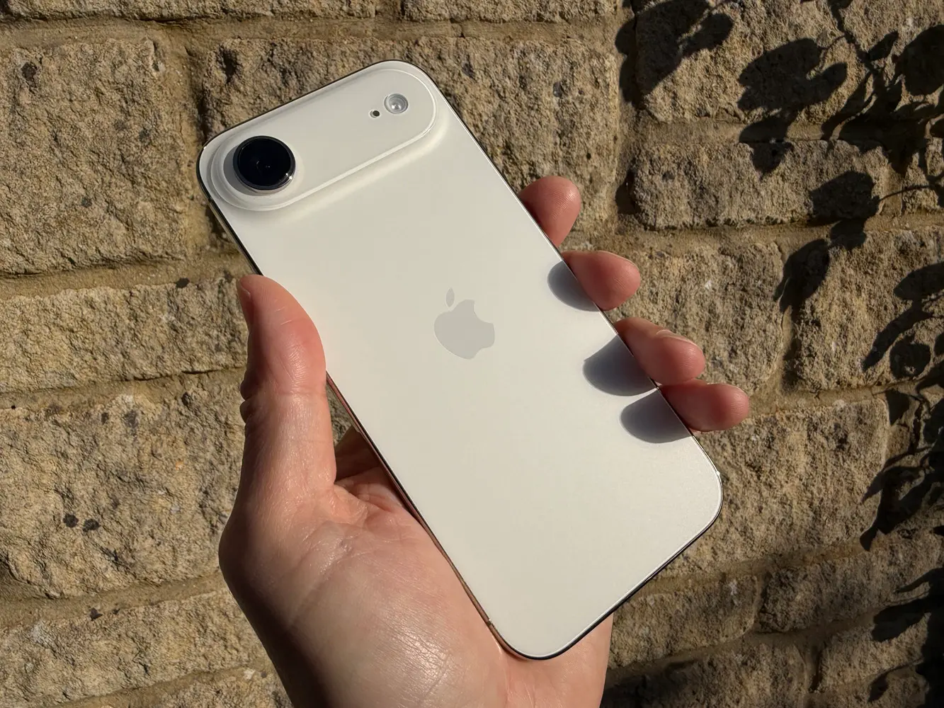 Koncept iPhonu Air 2 s tenkým tělem a dvěma fotoaparáty