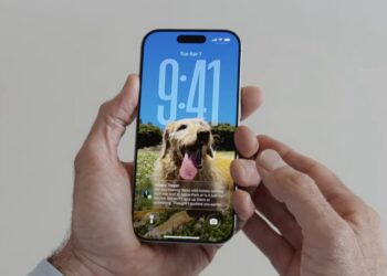 iPhone s 3D prostorovou tapetou v iOS 26