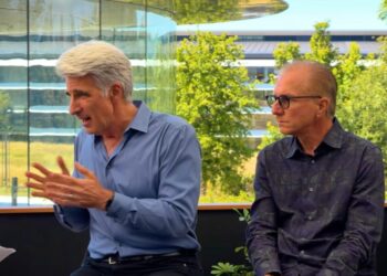 Craig Federighi a Greg Joswiak mluví o Siri a Apple Intelligence
