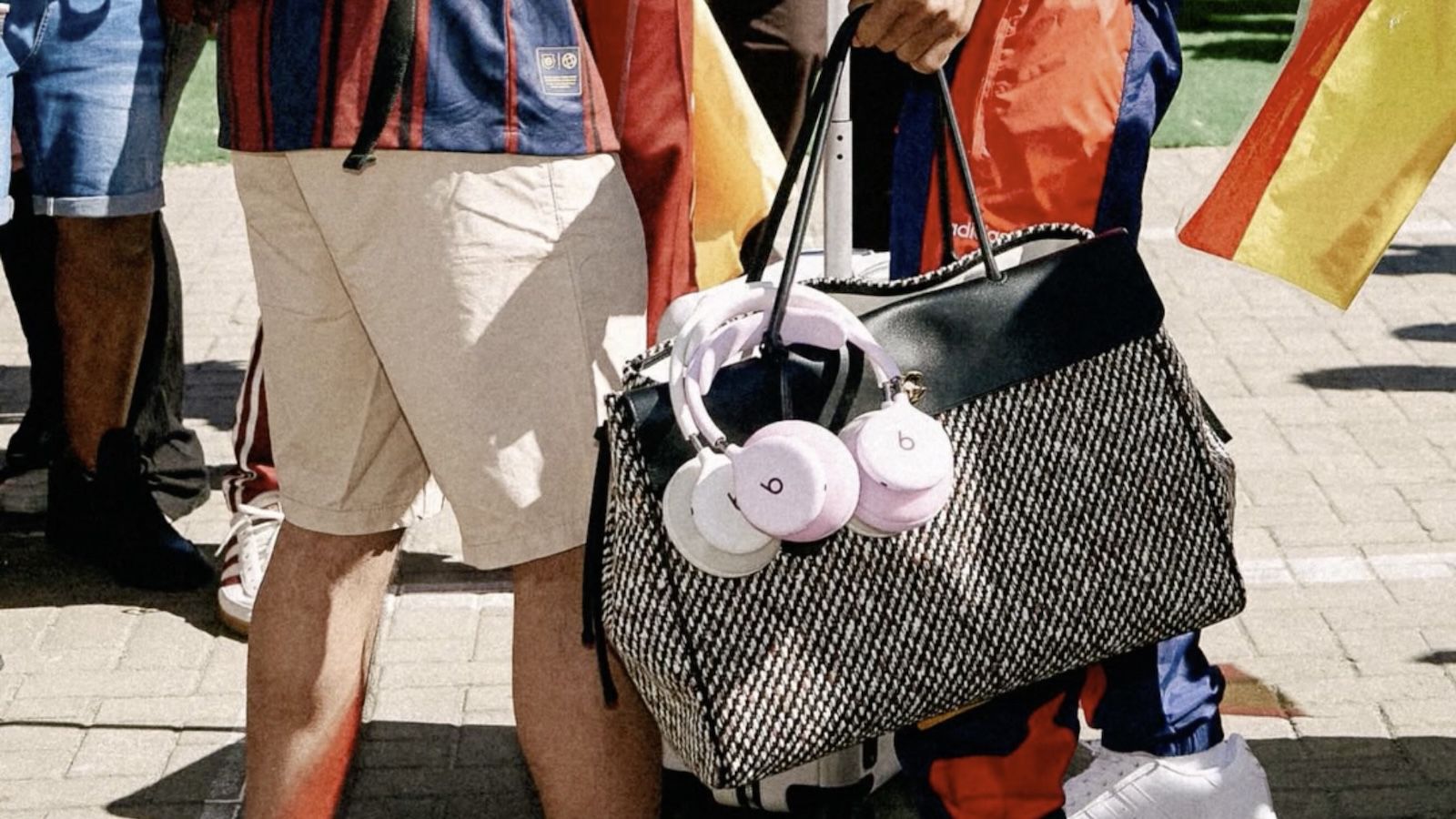 Nová Beats over-ear sluchátka v růžové a ivory barvě