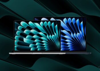 MacBooky od Applu na stole s variantou Ultra