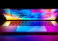 MacBook Pro s OLED displejem na stole