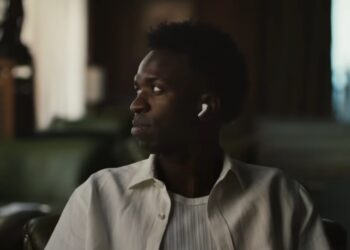 AirPods Pro 3 v nové reklamě Apple s důrazem na potlačení hluku