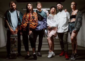 Streetwear a tech v jednom stylu: co nosit k novému iPhonu