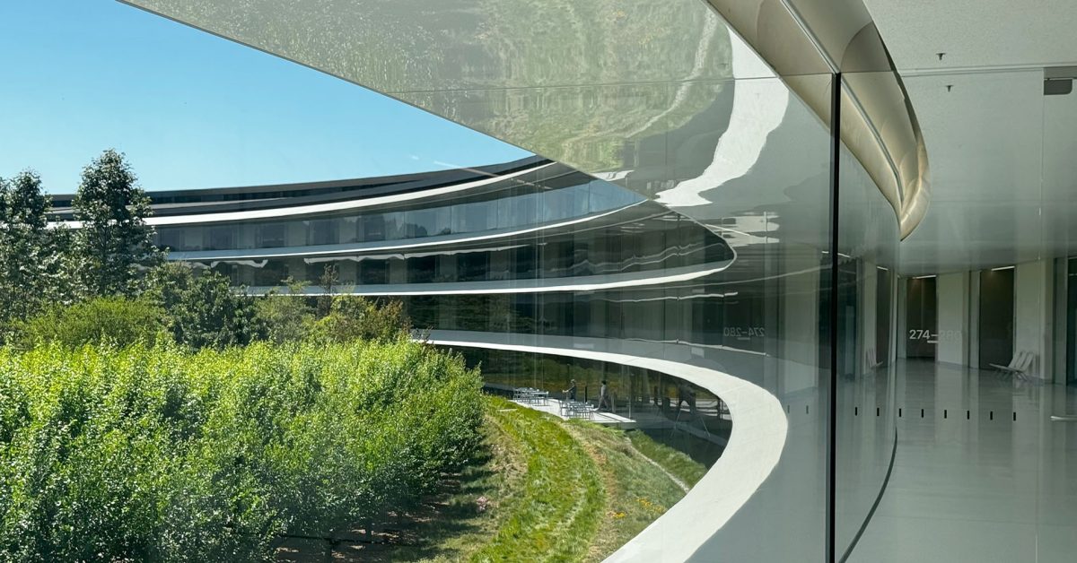 Logo Apple a termín zveřejnění výsledků za třetí čtvrtletí 2026