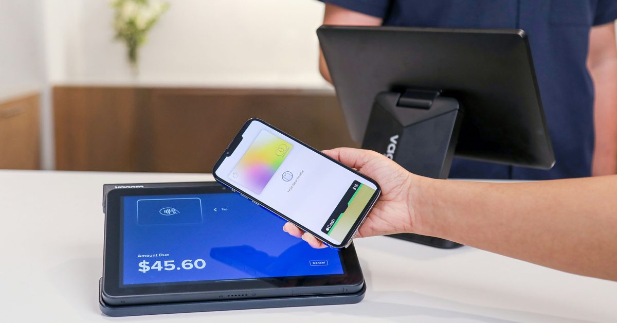 Apple Pay na iPhonu a návrh na otevření konkurenci