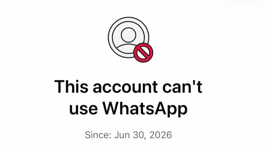 WhatsApp na displeji telefonu s upozorněním na zablokovaný účet