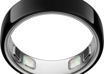 Oura Ring 5 na černém pozadí