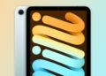 iPad mini s OLED displejem na stole