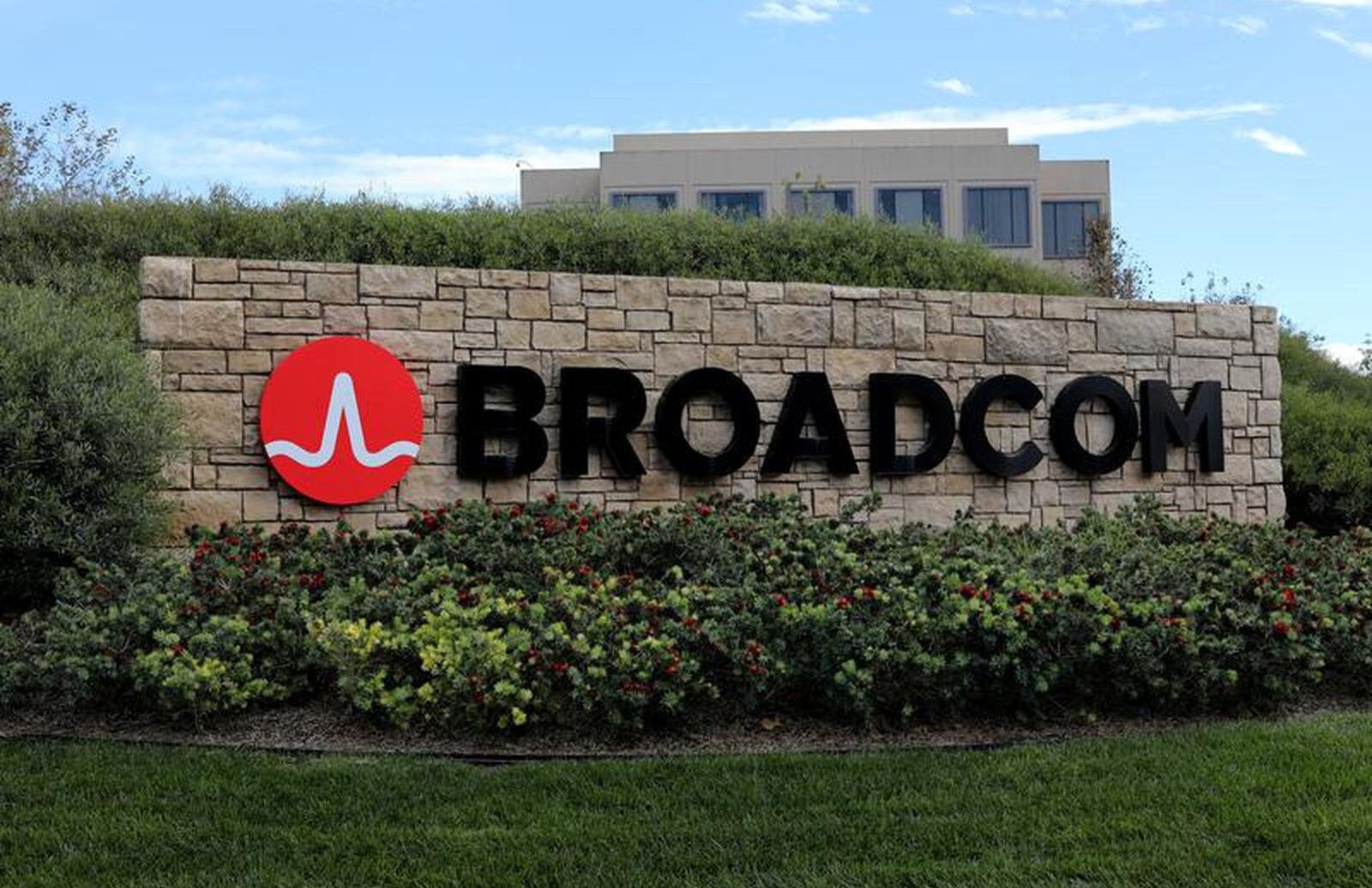 Apple a Broadcom posilují výrobu čipů v USA