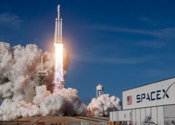 Prototyp AI zařízení od SpaceX inspirovaný telefonem