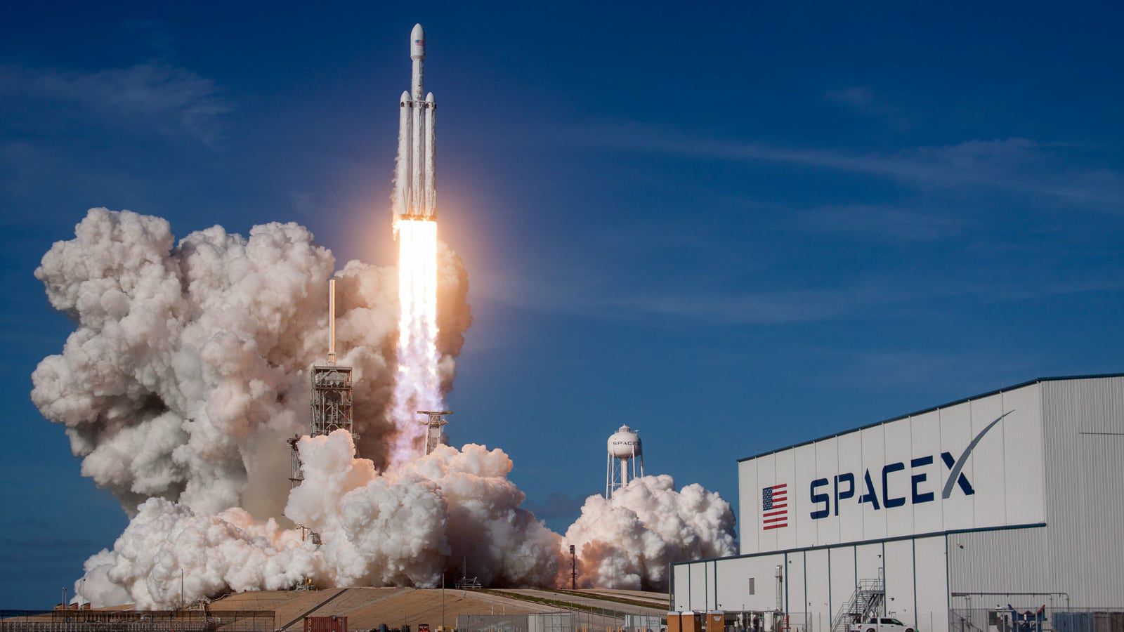Prototyp AI zařízení od SpaceX inspirovaný telefonem