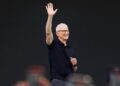 Apple logo a graf růstu hodnoty firmy