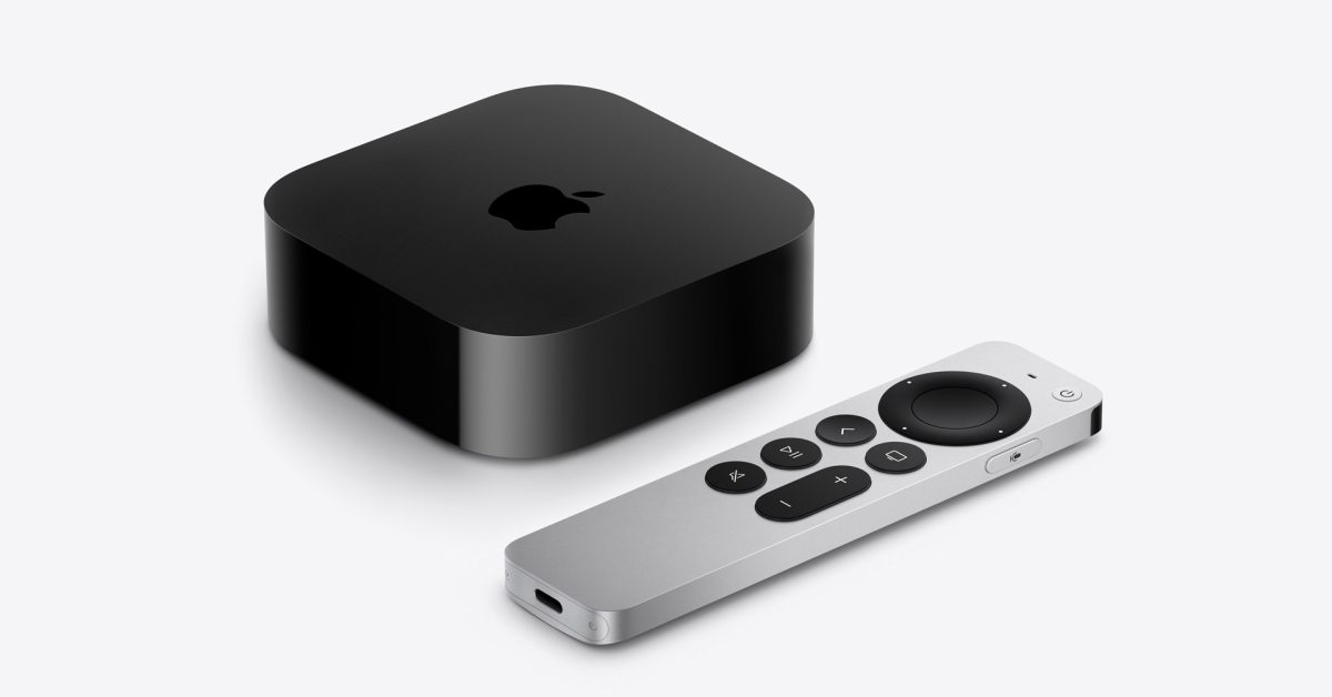Apple TV 4K a ovladač na stole