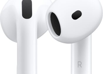 Apple AirPods 4 na bílém pozadí