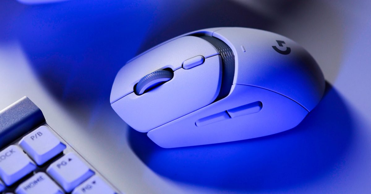 Logitech myš a klávesnice na stole