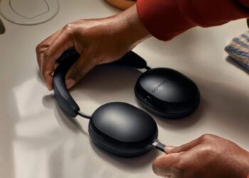 Sluchátka Sonos Ace Ultra s podporou hlasového ovládání