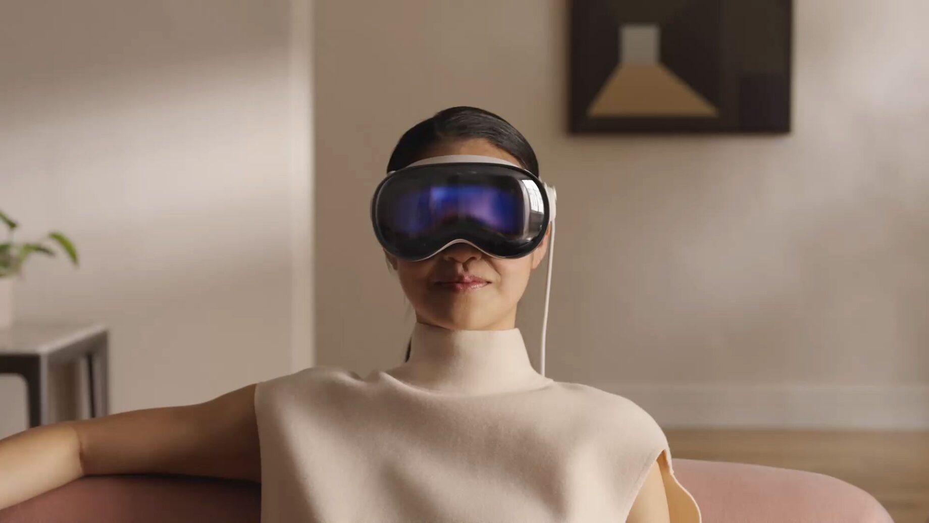 Apple Vision Pro headset na tmavém pozadí