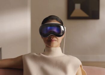 Apple Vision Pro headset na tmavém pozadí
