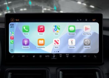 CarPlay na displeji v autě s novými funkcemi aplikací